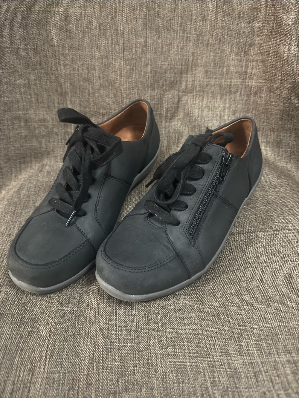 Vionic Womenβs Abigail Lace-Up Sneakers Black, Size 6
